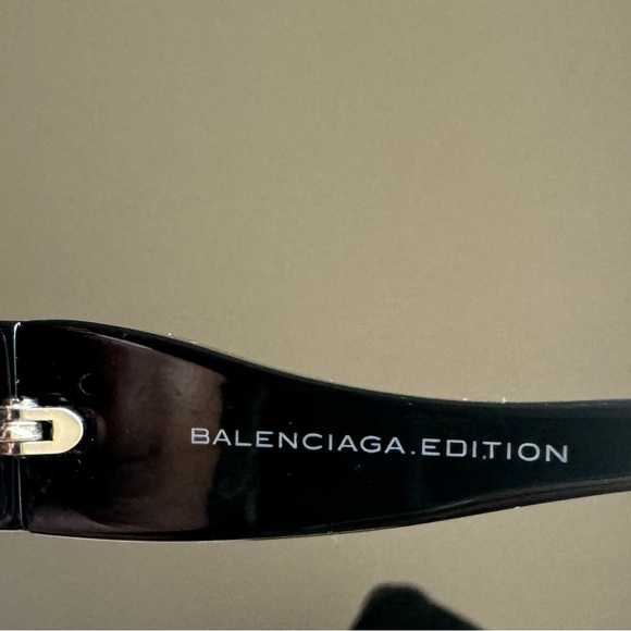 BALENCIAGA WOMEN SUNGLASSES WITH CASE. Style BL 0008/S 04 100% Authentic EUC - Picture 6 of 11
